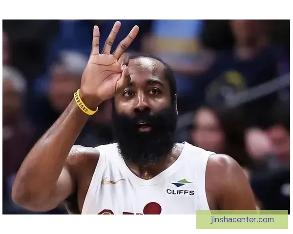 阿伦复出带来全新变化 双塔联手骑士攻守无懈可击 哈登17+14助攻助力全队