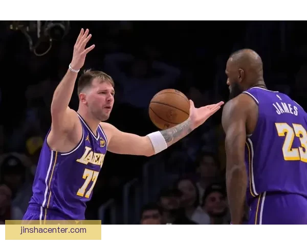 湖人首节崩盘惨输23分遭雷霆碾压里夫斯受伤离场引发担忧